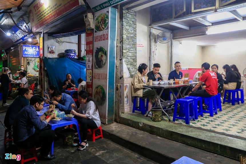 Những hàng phở gà Hà Nội bán vài trăm bát một ngày-4