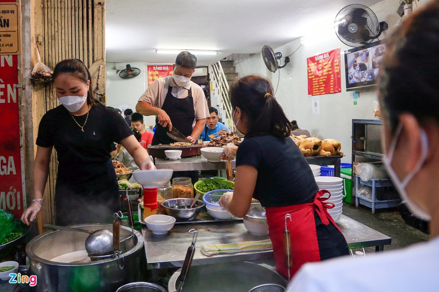 Những hàng phở gà Hà Nội bán vài trăm bát một ngày-6