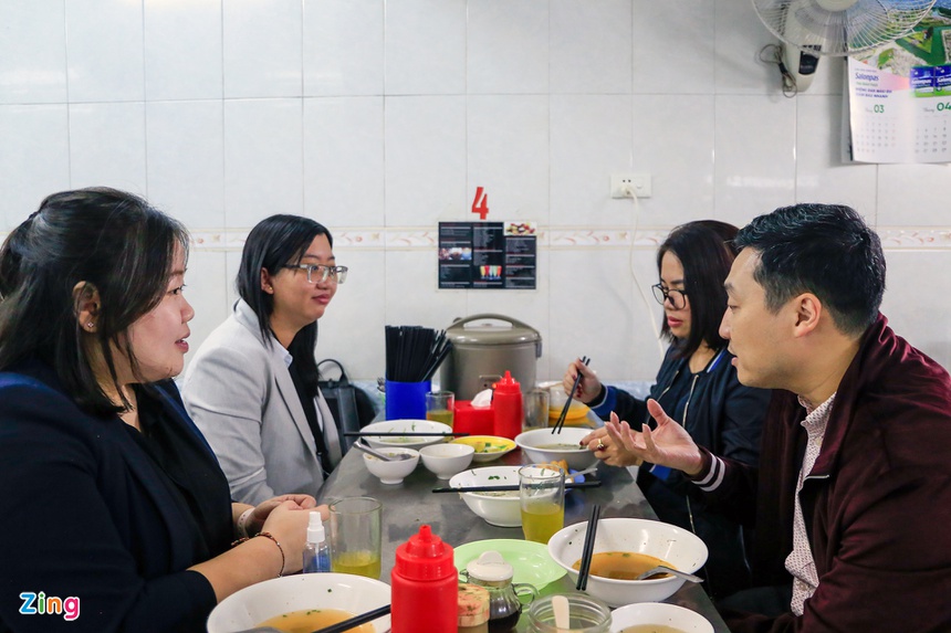 Những hàng phở gà Hà Nội bán vài trăm bát một ngày-11