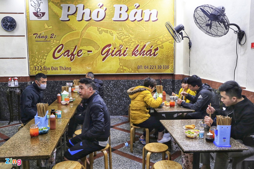 Những hàng phở gà Hà Nội bán vài trăm bát một ngày-12