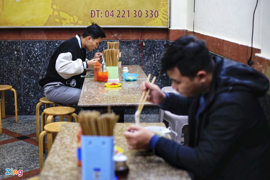 Những hàng phở gà Hà Nội bán vài trăm bát một ngày-15