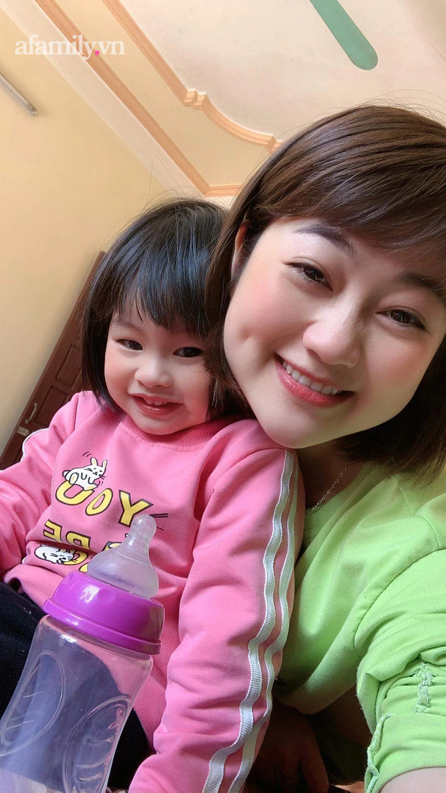 Trẻ mầm non chưa được đến trường: Phụ huynh phải BẾ CON ĐẾN CHỖ LÀM vì không có ai trông, thấp thỏm chờ ngày giải phóng-3