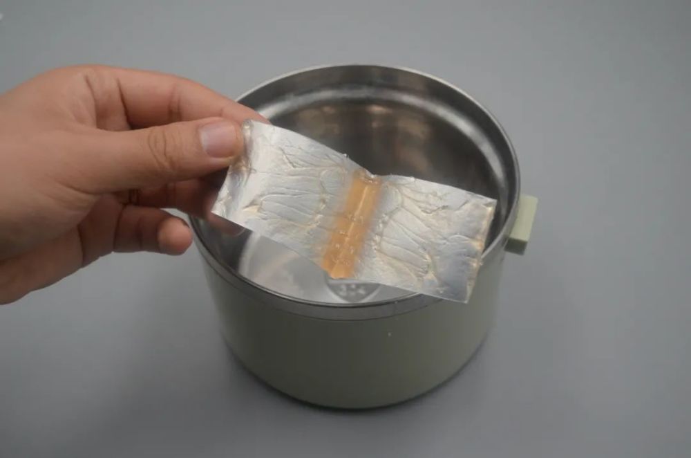 5 công dụng ẩn giấu của vỏ kem đánh răng gần hết, bất ngờ nhất là điều này-4