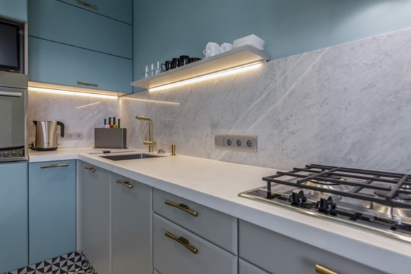 Cách bố trí hợp lý ánh sáng giúp&nbsp;không gian nhà bếp thêm ấm cúng-4