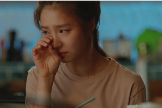 Tôi và chồng đi làm xa từ khi con trai mới 2 tuổi, ngày trở về, thằng bé nói một câu mà tôi rớt nước mắt