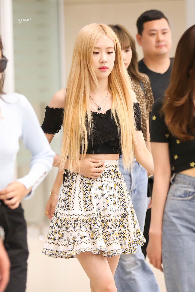 11 cách diện chân váy ngắn của sao Hàn giúp chị em cao lên chục phân, trẻ ra vài tuổi-10