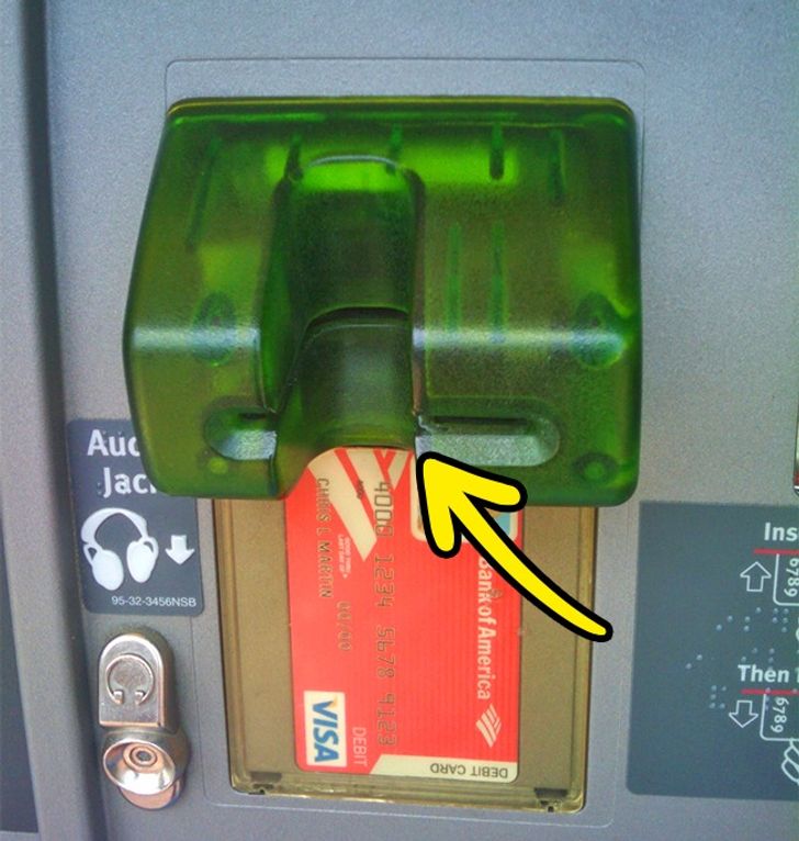 Có 4 cách khôn ngoan giúp bạn phát hiện cây ATM bị gài thiết bị đọc trộm thẻ rút tiền-1