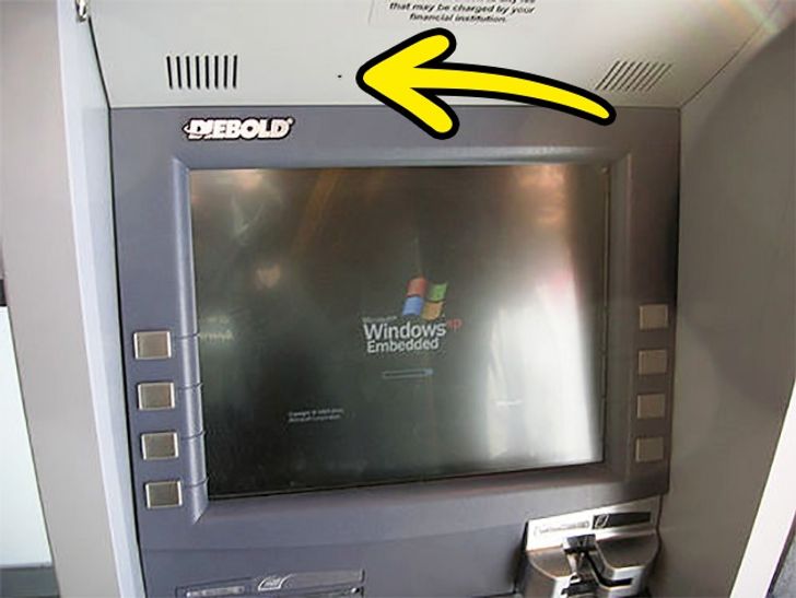 Có 4 cách khôn ngoan giúp bạn phát hiện cây ATM bị gài thiết bị đọc trộm thẻ rút tiền-2