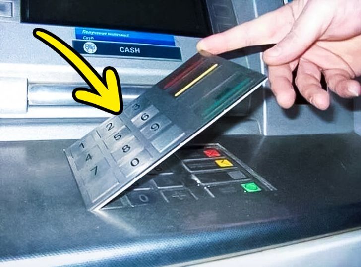 Có 4 cách khôn ngoan giúp bạn phát hiện cây ATM bị gài thiết bị đọc trộm thẻ rút tiền-3
