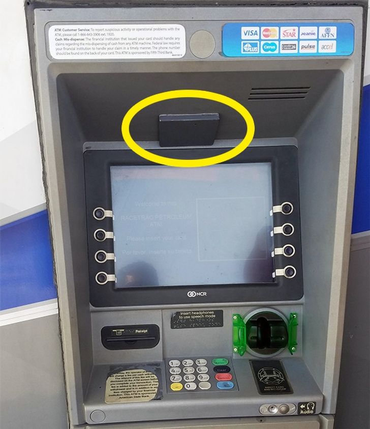 Có 4 cách khôn ngoan giúp bạn phát hiện cây ATM bị gài thiết bị đọc trộm thẻ rút tiền-5