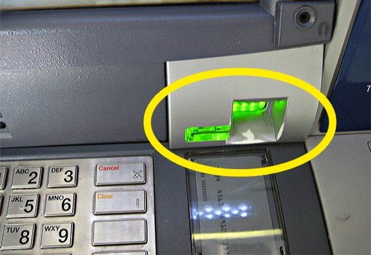 Có 4 cách khôn ngoan giúp bạn phát hiện cây ATM bị gài thiết bị đọc trộm thẻ rút tiền-7