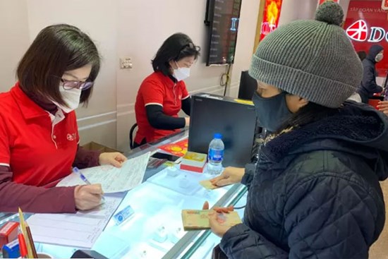 Giá vàng hôm nay 7/4: USD tăng dựng đứng, vàng chao đảo