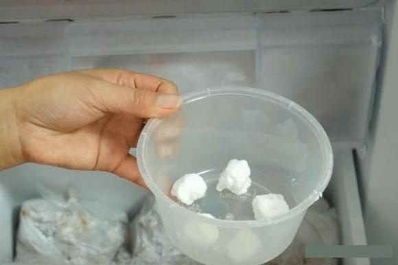 Thêm hai viên này” vào khi giặt quần áo, quần áo dù có bẩn hay ố vàng đến đâu thì sau khi giặt sẽ sạch như mới-5