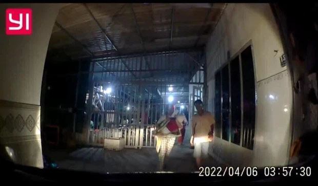 Chở bé gái bị sốt co giật vào viện cấp cứu lúc 4h sáng, câu nói thô tục của vị tài xế khi được hỏi tiền xe khiến nhiều người chẳng thể bực bội-1