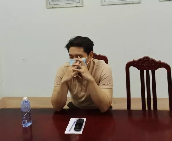 Thanh niên trong clip rải tiền cho đất ăn” bị phạt 7,5 triệu đồng-2