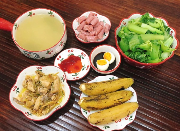 Vợ đảm 9x khoe loạt mâm cơm hấp dẫn dành cho 2 người, chỉ cần 30 phút chuẩn bị là có nhiều món ngon-3