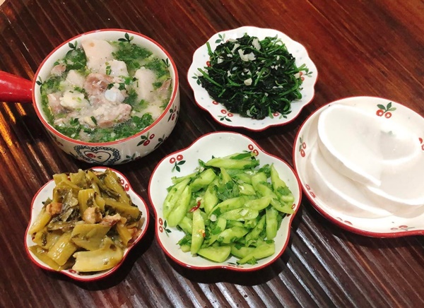 Vợ đảm 9x khoe loạt mâm cơm hấp dẫn dành cho 2 người, chỉ cần 30 phút chuẩn bị là có nhiều món ngon-7