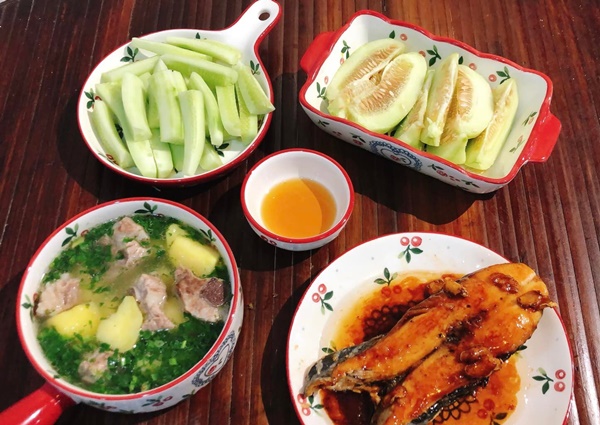 Vợ đảm 9x khoe loạt mâm cơm hấp dẫn dành cho 2 người, chỉ cần 30 phút chuẩn bị là có nhiều món ngon-11