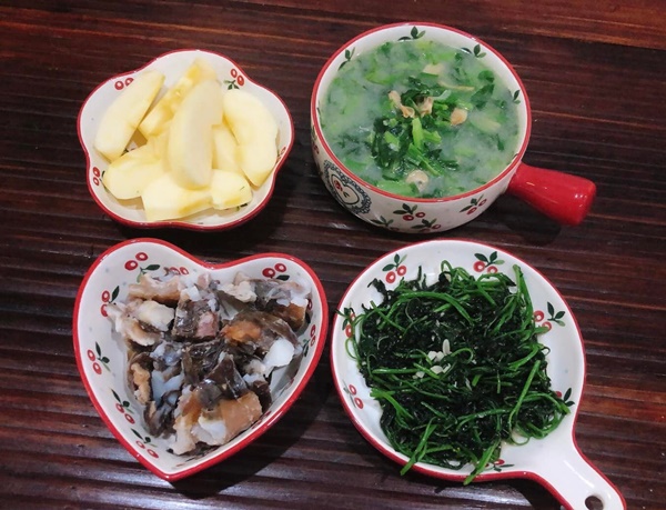 Vợ đảm 9x khoe loạt mâm cơm hấp dẫn dành cho 2 người, chỉ cần 30 phút chuẩn bị là có nhiều món ngon-28