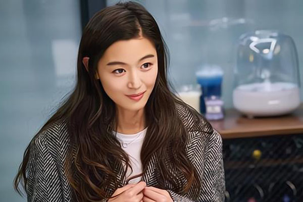 Từ viện về nhà, con trai chỉ đưa tôi túi quần áo cũ, lúc mở ra tôi sững người xót xa-4