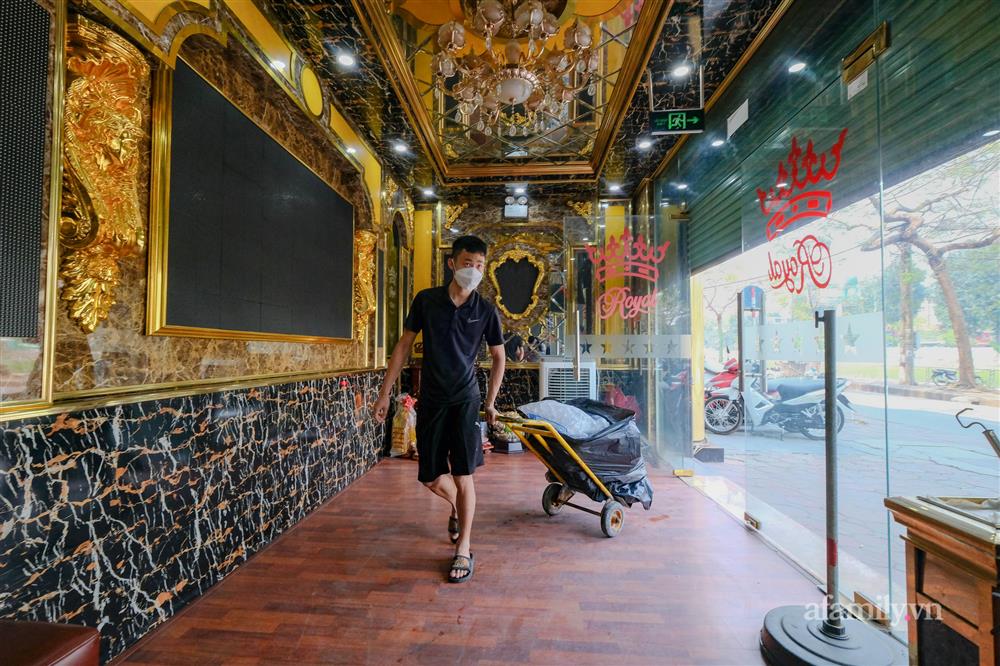 Chủ quán karaoke ở Hà Nội vừa mừng vừa lo trước giờ mở cửa trở lại: Cả năm trời nghỉ dịch, còn ai thích đi hát không?-2