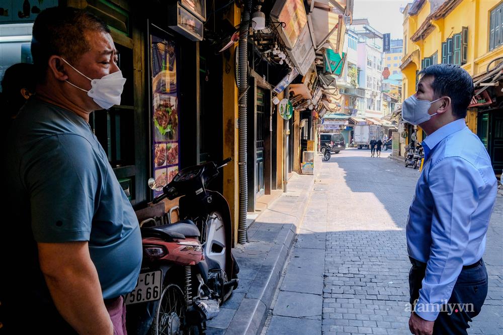 Chủ quán karaoke ở Hà Nội vừa mừng vừa lo trước giờ mở cửa trở lại: Cả năm trời nghỉ dịch, còn ai thích đi hát không?-10