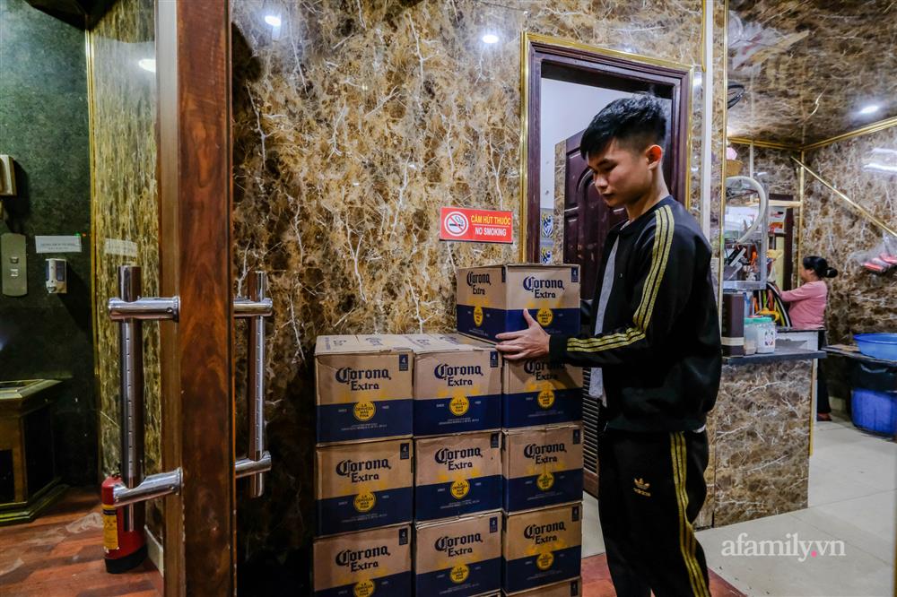 Chủ quán karaoke ở Hà Nội vừa mừng vừa lo trước giờ mở cửa trở lại: Cả năm trời nghỉ dịch, còn ai thích đi hát không?-8