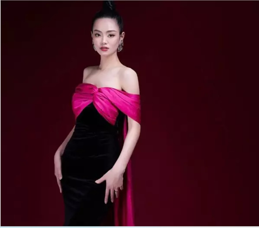 Nữ sinh đẹp như sao Hàn, mê bóng đá thi Miss World VN 2022-11