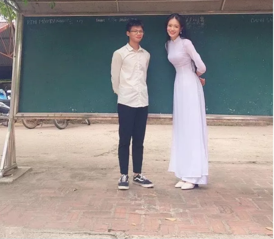 Nữ sinh đẹp như sao Hàn, mê bóng đá thi Miss World VN 2022-6