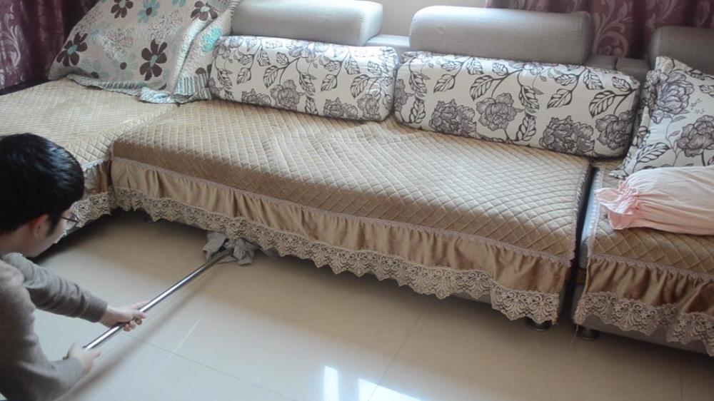 Gắn áo lên chổi đóng vai trò to lớn trong việc dọn dẹp, giúp tiết kiệm tiền bạc và công sức-5