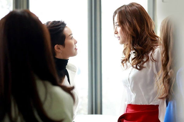 Dùng tiền để quyến rũ trai đẹp, cô chủ giàu có nhận cái kết chẳng ai có thể ngờ-2