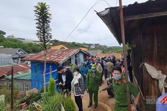 Án mạng rúng động TP Đà Lạt: Người mẹ khóc nức nở tại hiện trường