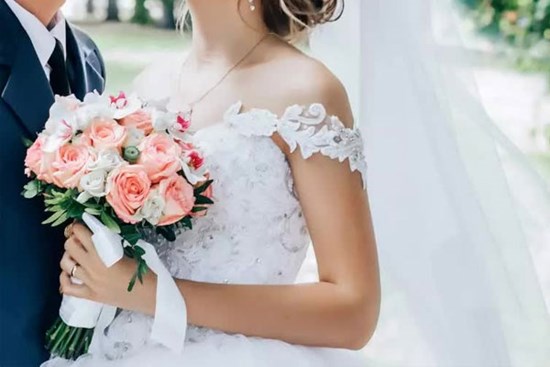 Cô gái huỷ cưới gấp khi phát hiện bí mật trong máy tính bạn trai