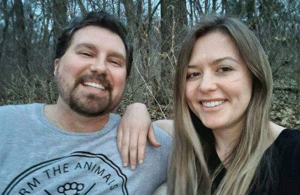 Cô gái 26 tuổi vội vàng kết hôn với người đàn ông gấp đôi tuổi mình chỉ sau 3 tháng, câu đáp trả khi bị chê đũa lệch mới đáng nói-2