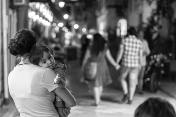 Bồ ốm dẫn về cho vợ hầu, tôi run sợ trước sự thâm sâu của cô vợ hiền như đất-3