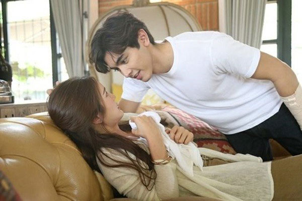 Bồ ốm dẫn về cho vợ hầu, tôi run sợ trước sự thâm sâu của cô vợ hiền như đất-1