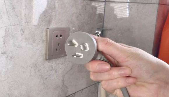 Người thợ điện già nhắc nhở: không rút 5 thiết bị điện này ở nhà, tiền điện hàng tháng sẽ bị đội lên gấp đôi, đừng coi thường!-1