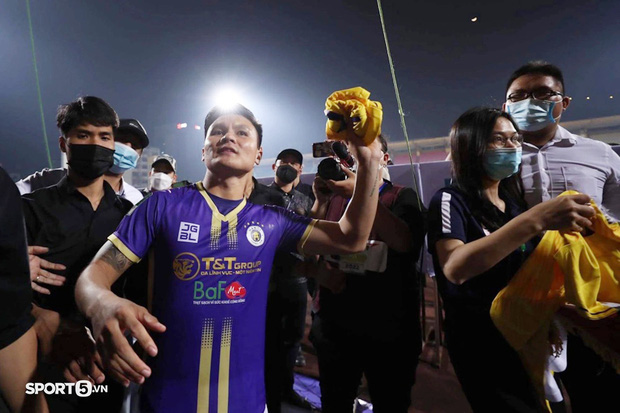 Xuất hiện chiếc áo đắt nhất Việt Nam: 1 tỷ cũng không mua được, danh tính người tặng khiến tất cả hiểu lý do!-2