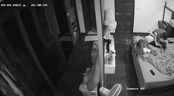 Chỉ vì một câu nói, gã chồng xuống tay tàn nhẫn với vợ trước mặt con trẻ, đoạn CCTV ghi lại khoảnh khắc ám ảnh-2