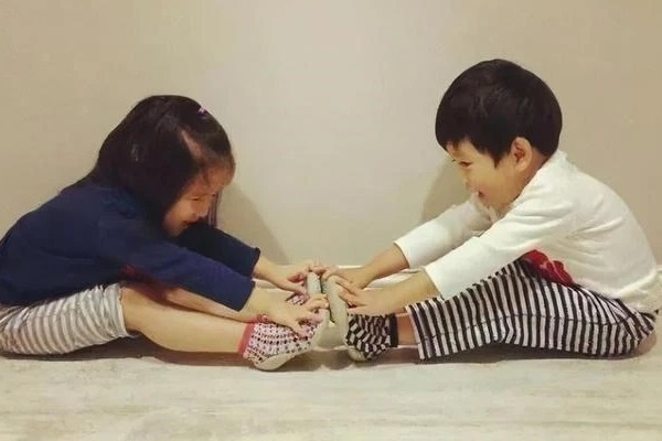 Những đứa trẻ sống trong gia đình có bố mẹ hay cáu gắt không thể thoát khỏi 4 tính cách này, tương lai sẽ trở nên tăm tối-3