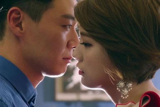Dùng tiền để quyến rũ trai đẹp, cô chủ giàu có nhận cái kết chẳng ai có thể ngờ