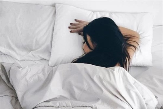 Đang nhiễm COVID-19, F0 có những dấu hiệu này thì tuyệt đối không nên quan hệ vợ chồng