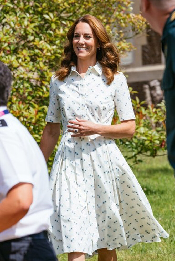 Công nương Kate và Meghan Markle cùng mê một kiểu váy, nhưng cách diện lại khác xa nhau về độ sang chảnh-10