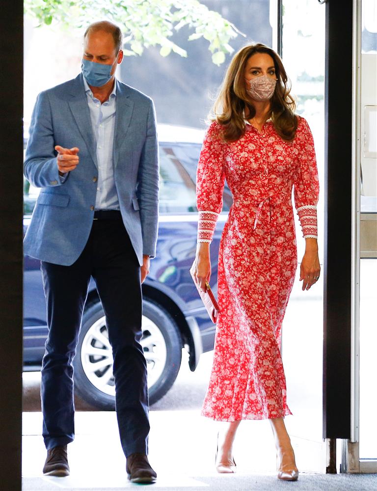 Công nương Kate và Meghan Markle cùng mê một kiểu váy, nhưng cách diện lại khác xa nhau về độ sang chảnh-11