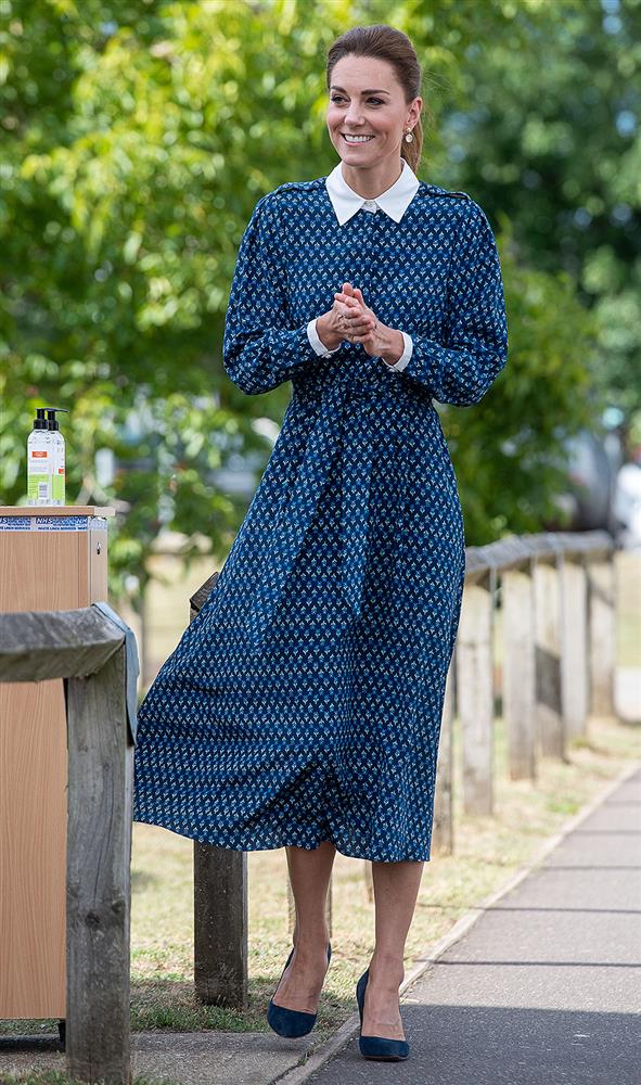 Công nương Kate và Meghan Markle cùng mê một kiểu váy, nhưng cách diện lại khác xa nhau về độ sang chảnh-14