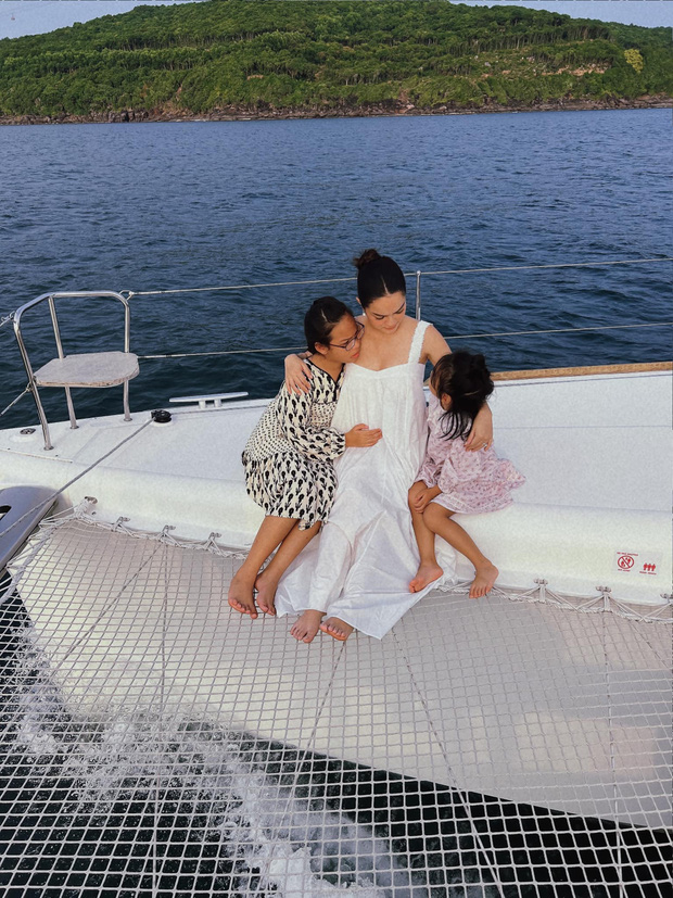 Phạm Quỳnh Anh để lộ rõ vòng 2 lùm lùm và 1 dấu hiệu bầu bí khi vi vu ở Mỹ?-5