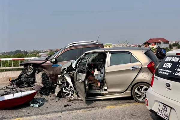 Vụ tài xế xe Mercedes truy đuổi, tông chết người: Kìm chế, đừng ăn thua, kích động khi va chạm trên đường!-3