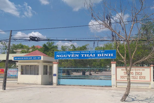 Nam sinh bất ngờ chạy ra khỏi lớp học rồi nhảy lầu-1