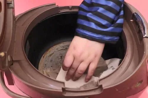 Nồi cơm ở chỗ này nếu không được rửa sạch sẽ rất có hại! Không cần một giọt nước bạn sẽ vệ sinh được ngay-3