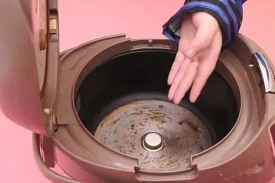 Nồi cơm ở chỗ này nếu không được rửa sạch sẽ rất có hại! Không cần một giọt nước bạn sẽ vệ sinh được ngay